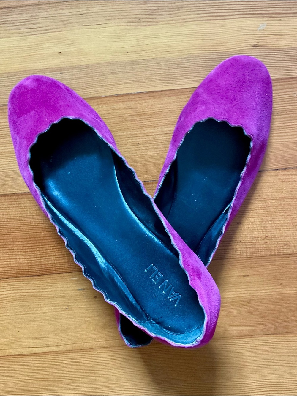 Vaneli Women's Bright Fuchsia Suede Scallop-Edge Ballet Flats